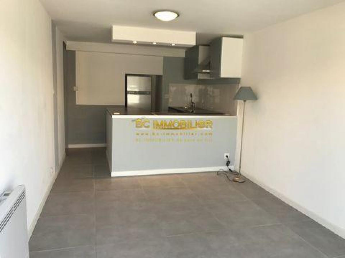 Estudio en el condominio en Marseille, France No. 9529