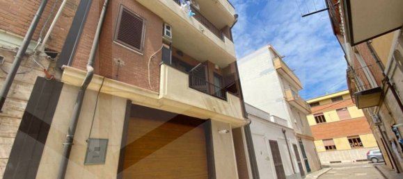 4 rooms House in San Severo, Italy No. 25979 3