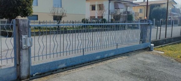 250m² Warehouse in Pordenone, Italy No. 254897 2