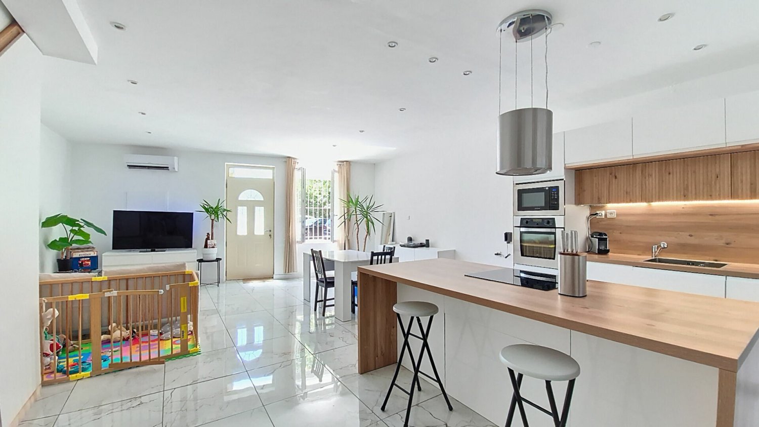 3 bedrooms Townhouse in Marseille, France No. 287824