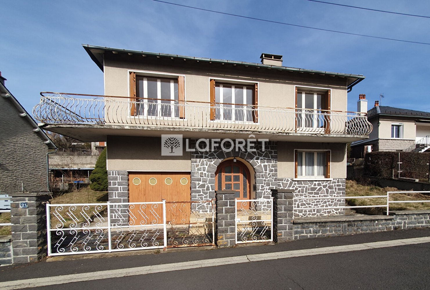 Casa de 3 dormitorios en Saint-Flour, France No. 204517