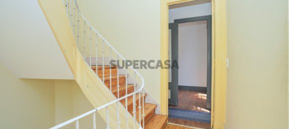 4 bedrooms Apartment in Lisbon, Portugal No. 229024 3
