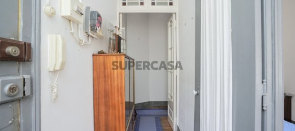 4 bedrooms Apartment in Lisbon, Portugal No. 229024 4