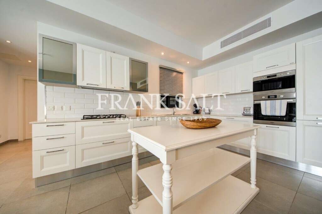 Квартира с 2 спальнями в Сент-Джулианс, Мальта № 4331