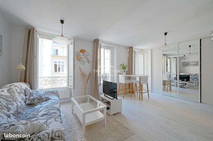 1 bedroom Apartment in Paris, France No. 313048