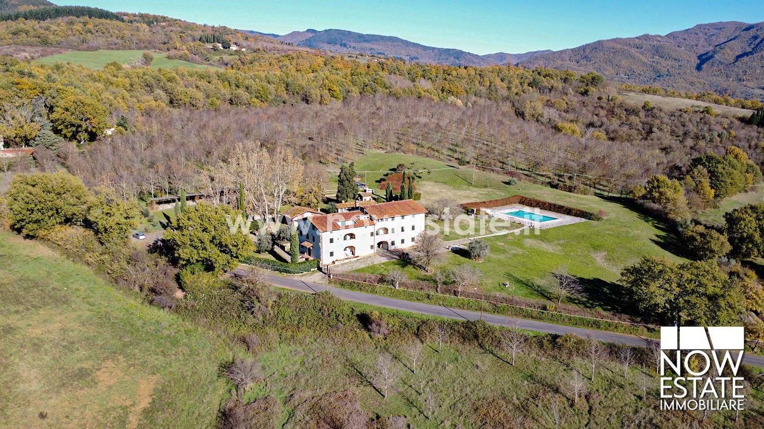 35 rooms Villa in Poppi, Italy No. 52104