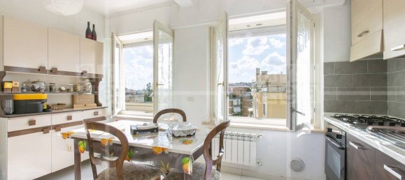 3 bedrooms Apartment in Rome, Italy No. 357045 5