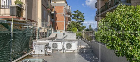 3 bedrooms Apartment in Rome, Italy No. 357045 26