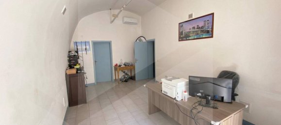 2 rooms Commercial property in Molfetta, Italy No. 32408 4