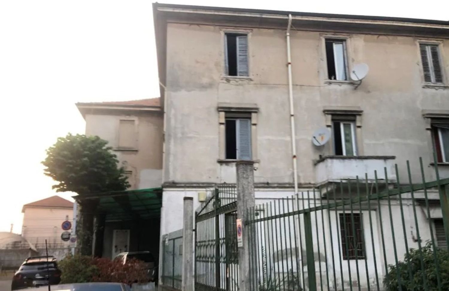 2-salle Appartement à Monza, Italy No. 99516