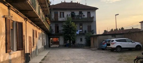 2-salle Appartement à Monza, Italy No. 99516 3