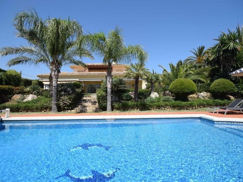 4 bedrooms Villa in Marbella, Spain No. 21770