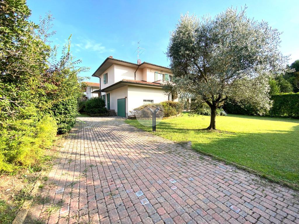4 bedrooms Villa in Palazzolo sull'Oglio, Italy No. 329462