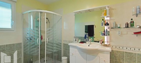 Casa de 4 dormitorios en Saint-Regle, France No. 63500 5