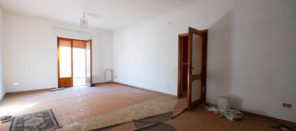 3 Schlafzimmer Wohnung in Vittoria, Italy, Nr. 271315 5