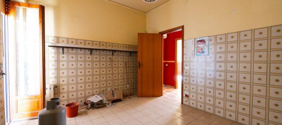 3 Schlafzimmer Wohnung in Vittoria, Italy, Nr. 271315 18