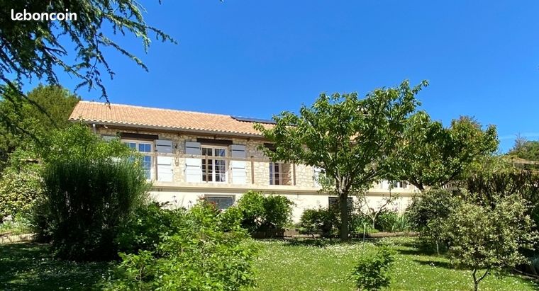 5 bedrooms House in Charente, France No. 304439