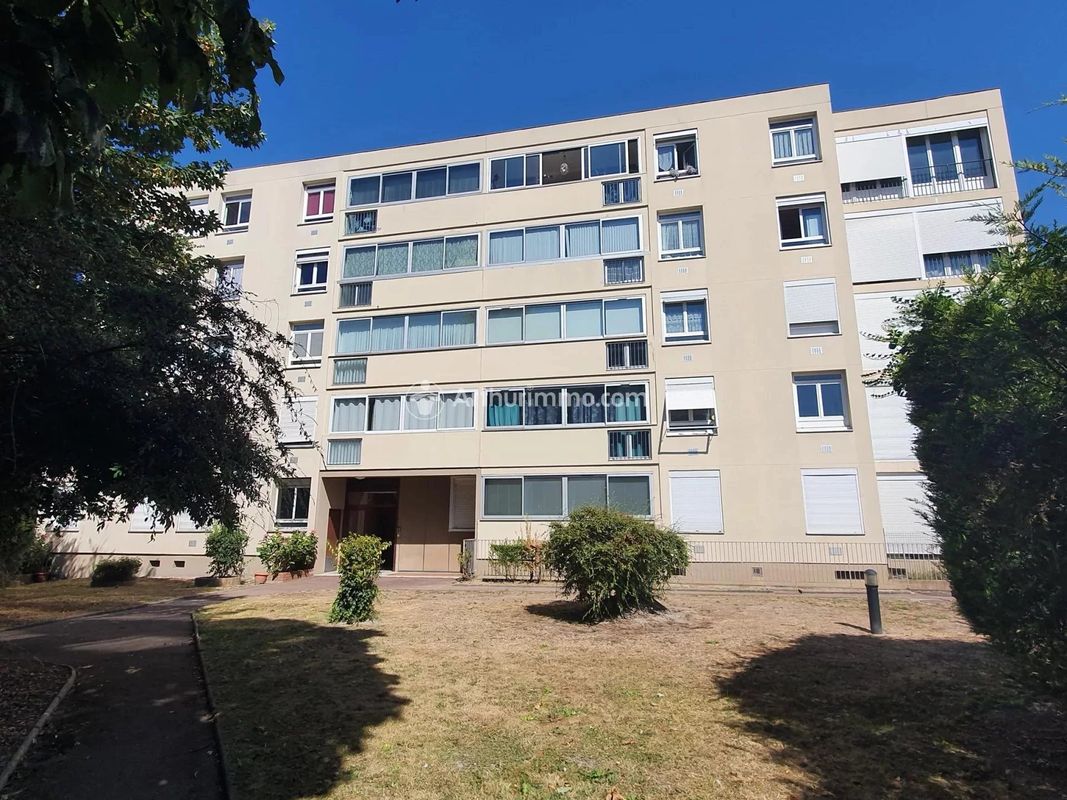 Apartamento de 4 dormitorios en Gonesse, France No. 182568