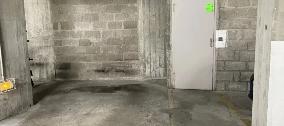 Parking in Neuilly-sur-Seine, France No. 349252 2