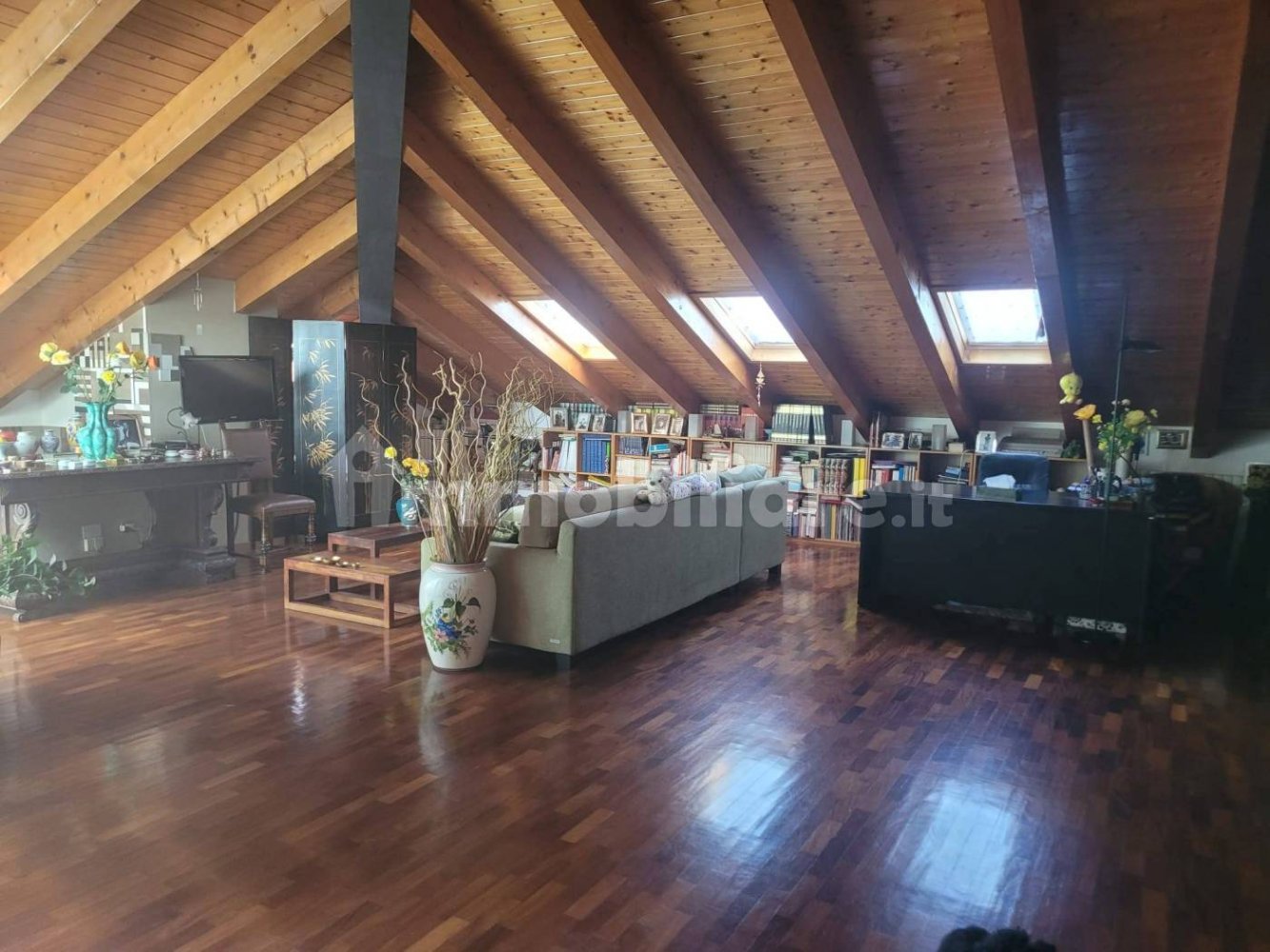 Квартира с 3 спальнями в Корсико, Италия № 76461