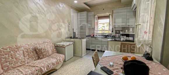 2 rooms Apartment in Naples, Italy No. 286986 2