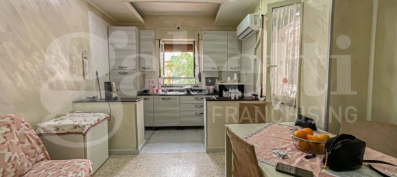 2 rooms Apartment in Naples, Italy No. 286986 4