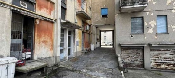 3 rooms Apartment in Legnano, Italy No. 331457 2