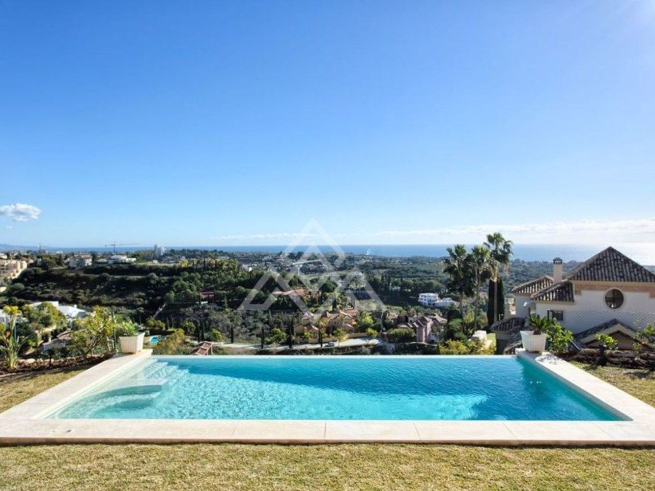 Villa de 8 dormitorios en Málaga, Spain No. 130909