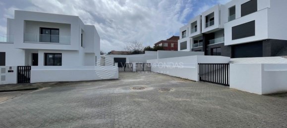 4 bedrooms House in Corroios, Portugal No. 123668 19