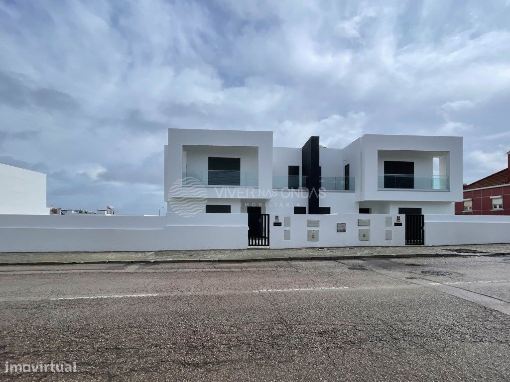 4 bedrooms House in Corroios, Portugal No. 123668