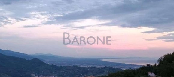 4 rooms Apartment in Carrara, Italy No. 14700 2