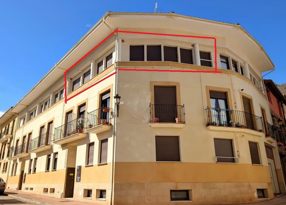 Dúplex de 4 dormitorios en La Rioja, Spain No. 200546