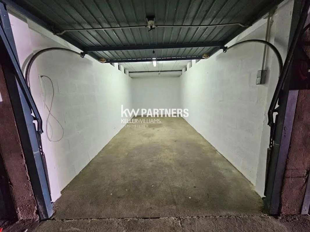  Parking in Rueil-Malmaison, France No. 352664