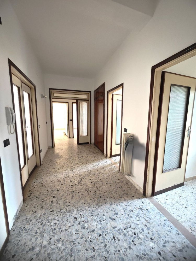 5 bedrooms Apartment in Pisa, Italy No. 371833