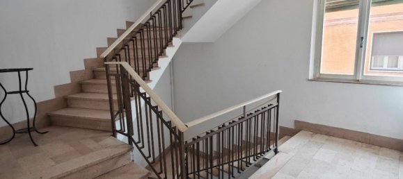 5 bedrooms Apartment in Pisa, Italy No. 371833 4