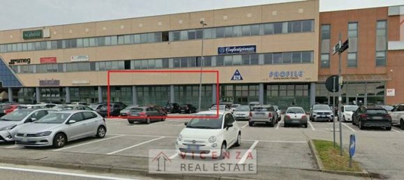 2 rooms Commercial property in Vicenza, Italy No. 281920 4