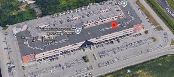 2 rooms Commercial property in Vicenza, Italy No. 281920 2