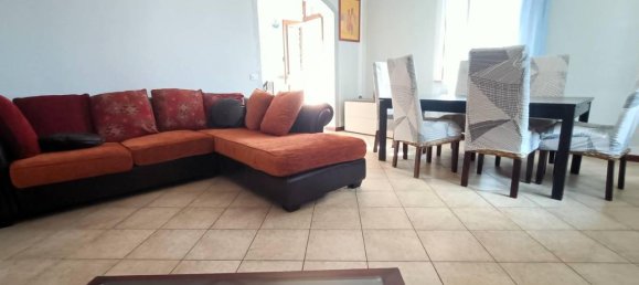 4 rooms Apartment in Villa del Bosco, Italy No. 20751 2