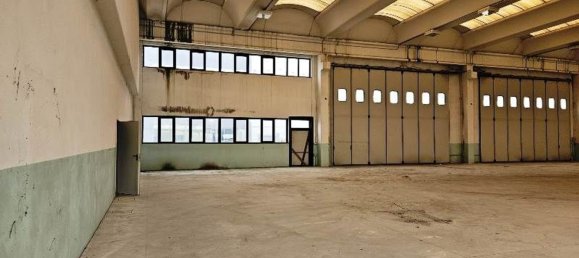 4-Zimmer Lagerhaus in Cento, Italy, Nr. 85574 9