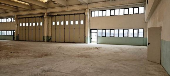 4-Zimmer Lagerhaus in Cento, Italy, Nr. 85574 6