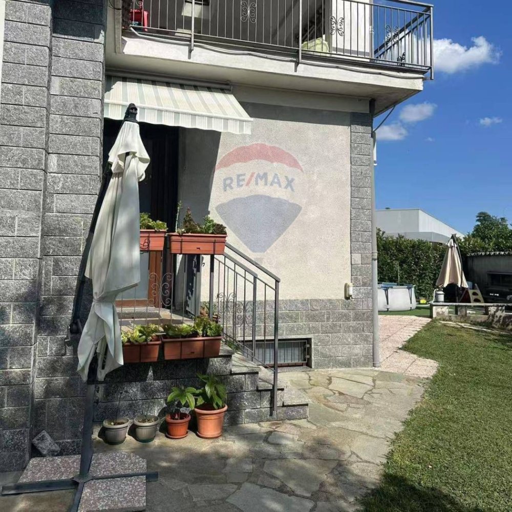 Apartamento de 2 dormitorios en Gallarate, Italy No. 324891