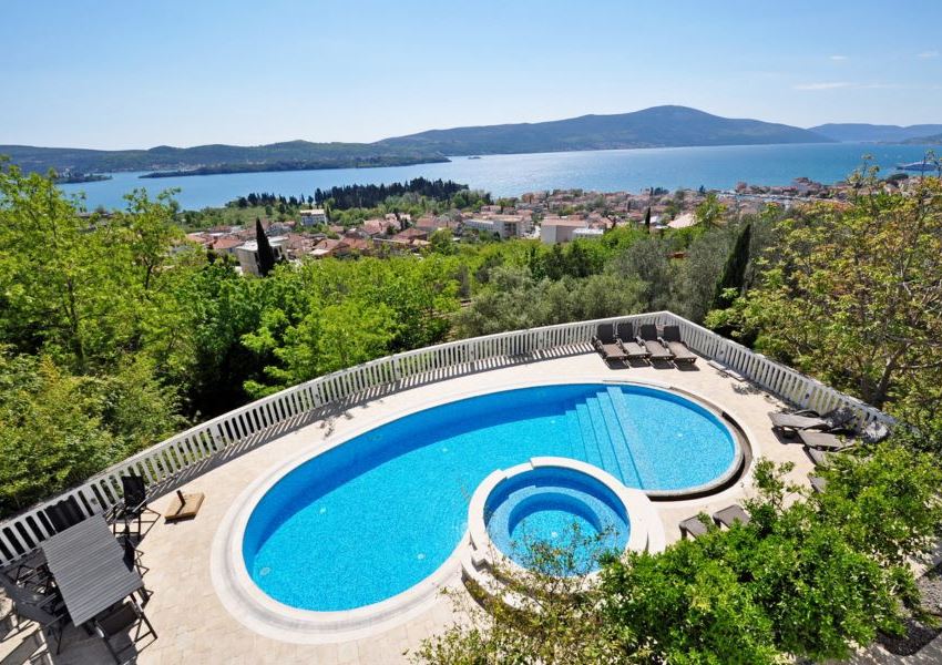6 bedrooms Commercial property in Tivat, Montenegro No. 163