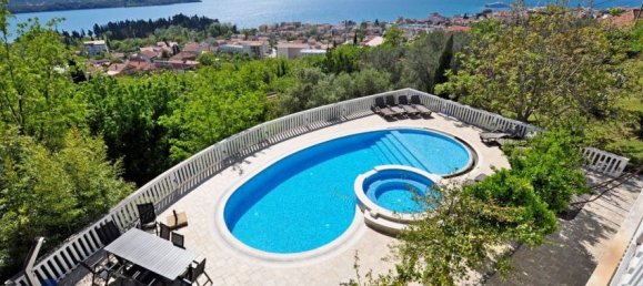 6 bedrooms Commercial property in Tivat, Montenegro No. 163 21