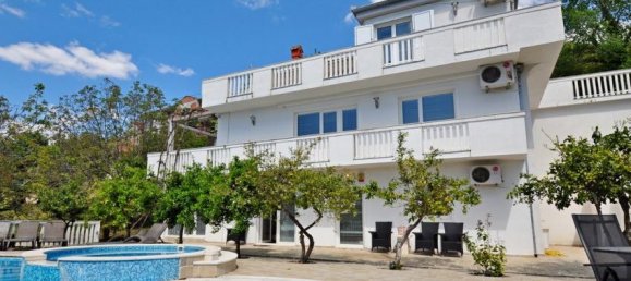 6 bedrooms Commercial property in Tivat, Montenegro No. 163 3