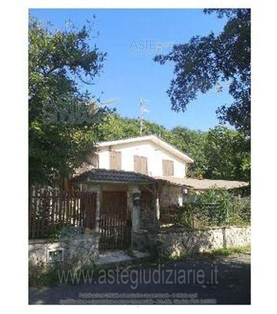 Дом с 8 комнатами в Бассиано, Италия № 98641