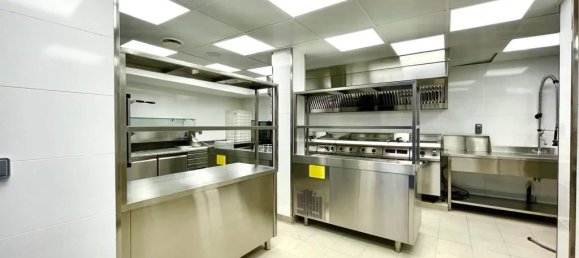 254m² Commercial property in Paris, France No. 163875 6