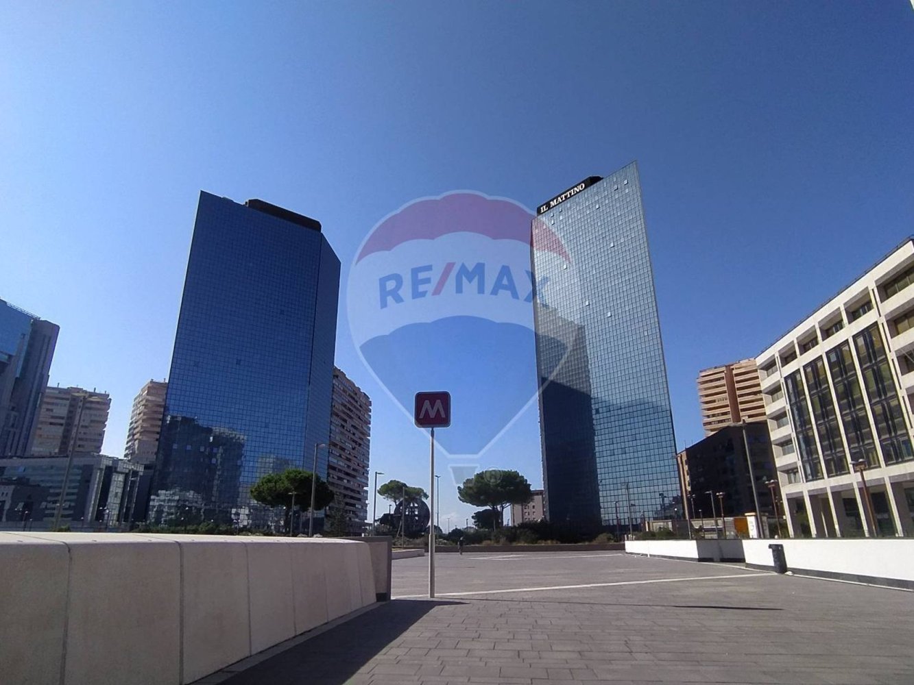 3 rooms Office in Naples, Italy No. 292976