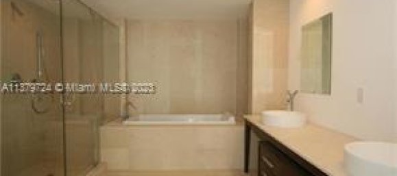 2 chambres propriété commerciale à vendre à Miami, Miami-Dade, Florida, USA № 614637 11