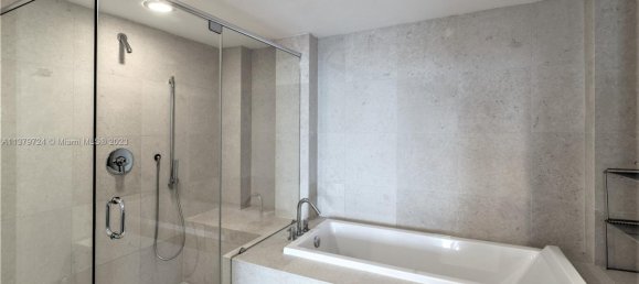 2 chambres propriété commerciale à vendre à Miami, Miami-Dade, Florida, USA № 614637 8