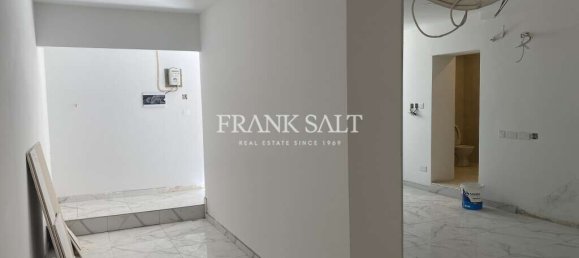 Laden in Gzira, Malta, Nr. 13236 3